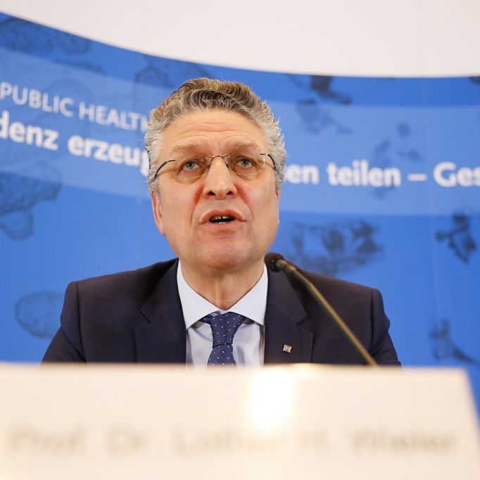 RKI-Chef warnt vor zweiter Welle! Twitter rechnet mit "Panikmache" ab RKI-Chef warnt vor zweiter Welle! Twitter rechnet mit "Panikmache" ab (Foto)