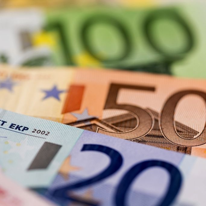 Steuer-Schock durch Krise! Knüpft uns der Staat bald mehr Geld ab? Steuer-Schock durch Krise! Knüpft uns der Staat bald mehr Geld ab? (Foto)