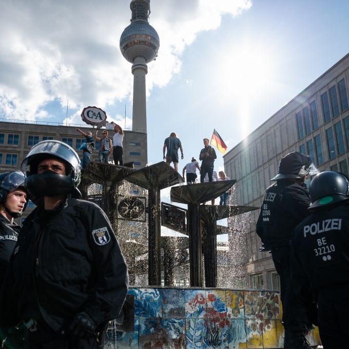 Bundesweite Aufmärsche! SO gefährlich sind die Corona-Demos Bundesweite Aufmärsche! SO gefährlich sind die Corona-Demos (Foto)