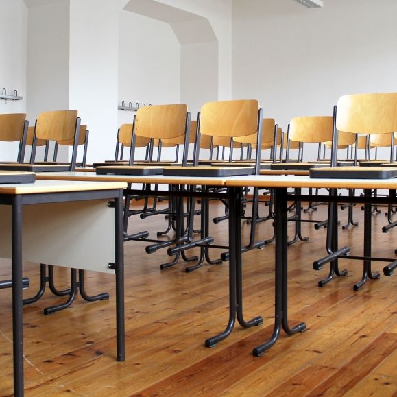 Eltern schockiert über Wiederöffnung: Schulen seien "Todeslager für Kinder"! Eltern schockiert über Wiederöffnung: Schulen seien "Todeslager für Kinder"! (Foto)