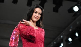 Rebecca Mir: "Granate"! Dieser scharfe Einteiler überlässt ...