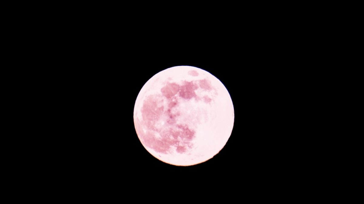 Am 05.06.2020 erstrahlt der Vollmond als Strawberry Moon am Himmel. (Foto)