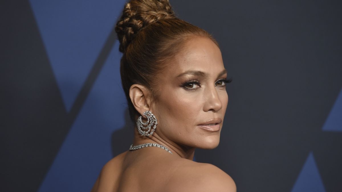 Jennifer Lopez zeigt im Netz fast zu viel. (Foto)