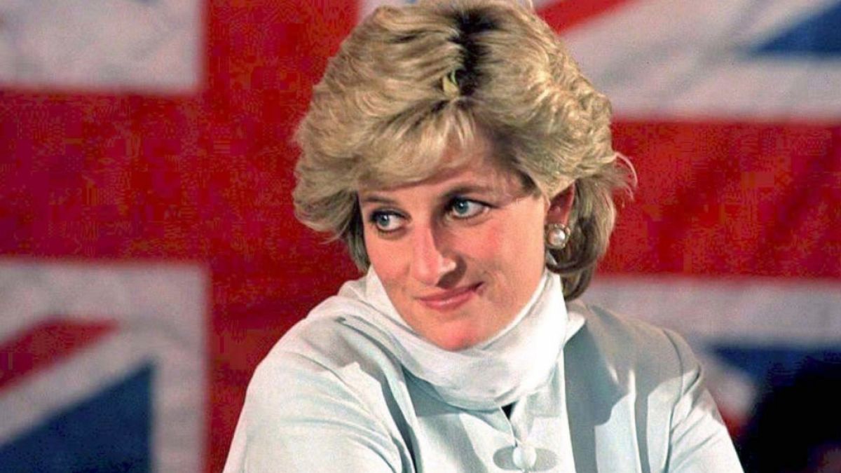 Mehr als zwei Jahrzehnte nach dem tragischen Unfalltod von Prinzessin Diana tauchen immer wieder wüste Verschwörungstheorien über die verstorbene Ex-Frau von Prinz Charles auf. (Foto)