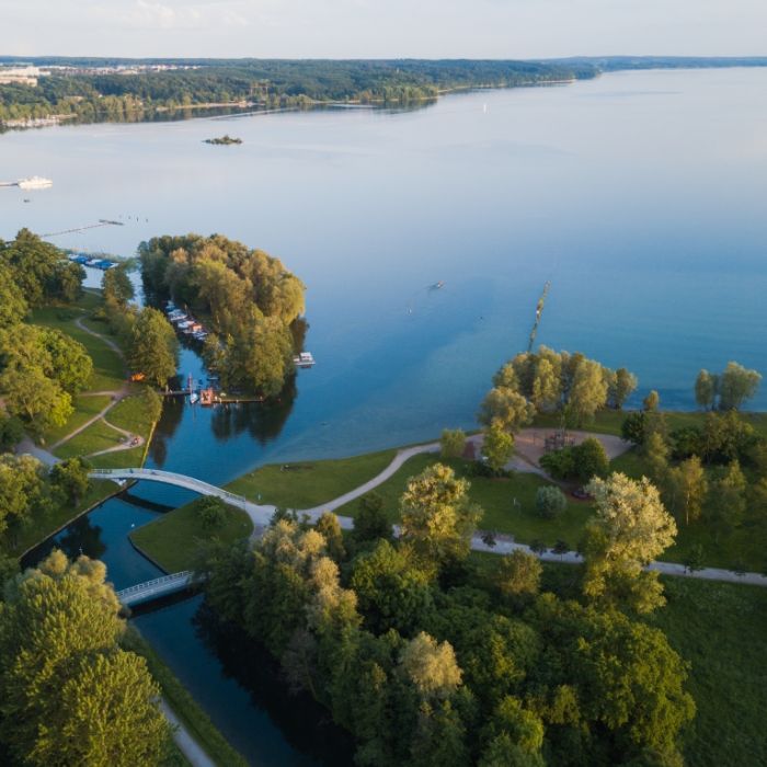 Arm abgerissen! Motorboot kracht in Schwimmer auf Badesee Arm abgerissen! Motorboot kracht in Schwimmer auf Badesee (Foto)
