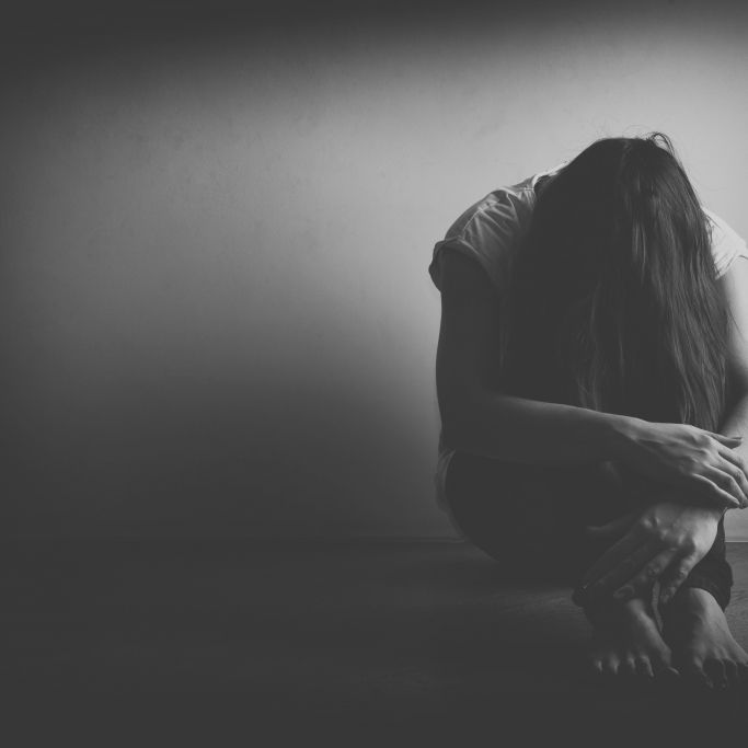 21-jährige Mutter begeht Selbstmord nach brutalem Missbrauch