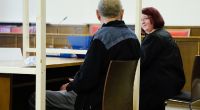 Ein 79 Jahre alter Mann musste sich am Landgericht Mosbach wegen Totschlags verantworten. Ihm wurde vorgeworfen, aus Überforderung seine 84-jährige pflegebedürftige Frau getötet zu haben.