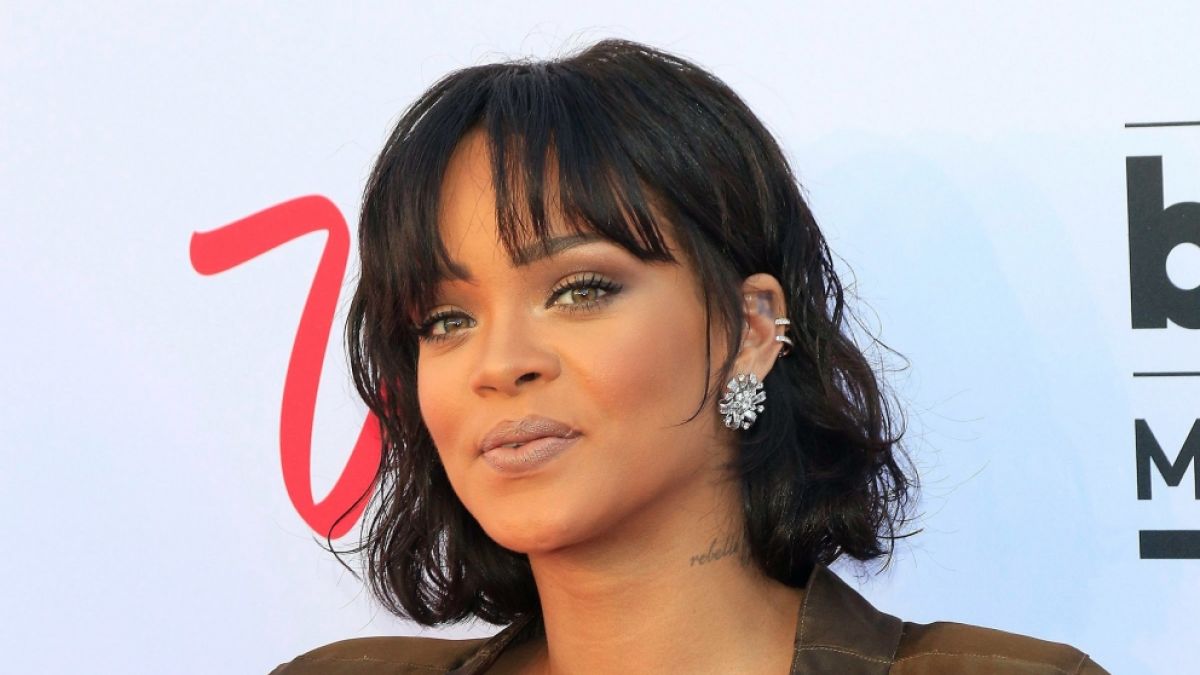 Für ihr neues Herzensprojekt zeigt sich Rihanna ihren Instagram-Fans verführerisch oben ohne. (Foto)