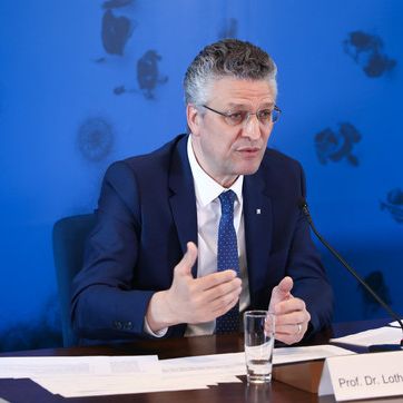 Neuinfektionen + R-Wert - die Corona-Zahlen von Donnerstag Neuinfektionen + R-Wert - die Corona-Zahlen von Donnerstag (Foto)