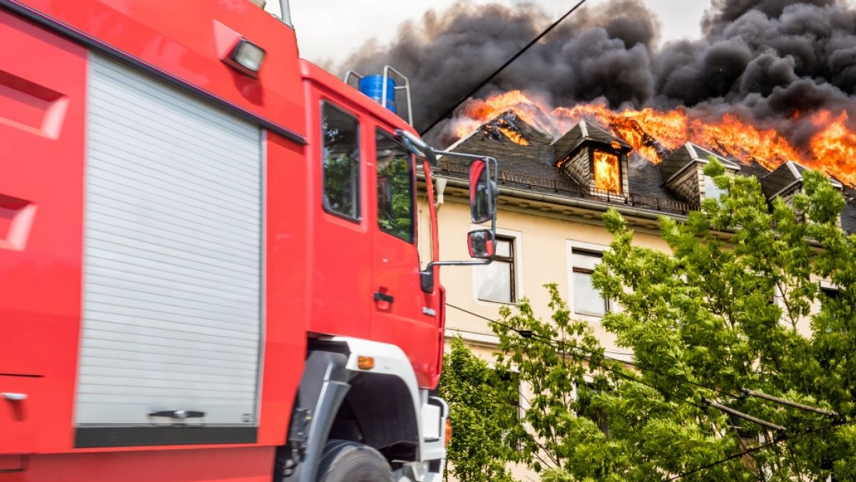 In Neunkirchen wurden die Leichen eines Lehrerpaares nach einem Hausbrand gefunden. (Symbolfoto) (Foto)