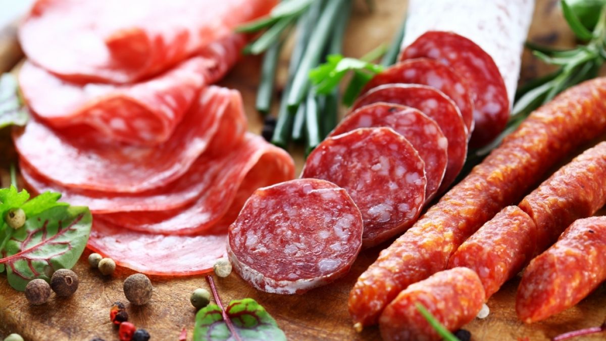 Mehrere Sorten Salami des Herstellers Mega Fleisch mit Sitz in Stuttgart werden aus Gründen des vorbeugenden Verbraucherschutzes zurückgerufen (Symbolbild). (Foto)