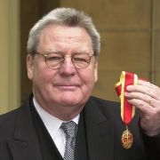 Der britische Filmregisseur Alan Parker ist im Alter von 76 Jahren egstorben. Der britische Filmregisseur Alan Parker ist im Alter von 76 Jahren egstorben.