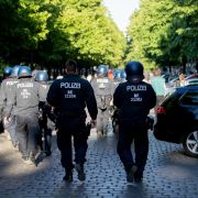 Mehrere Tausend Menschen demonstrierten in Berlin gegen die aktuellen Corona-Maßnahmen. Mehrere Tausend Menschen demonstrierten in Berlin gegen die aktuellen Corona-Maßnahmen.