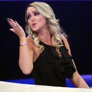 Cathy Lugner zeigt sich halbnackt mit Micaela Schäfer im Netz. Cathy Lugner zeigt sich halbnackt mit Micaela Schäfer im Netz.