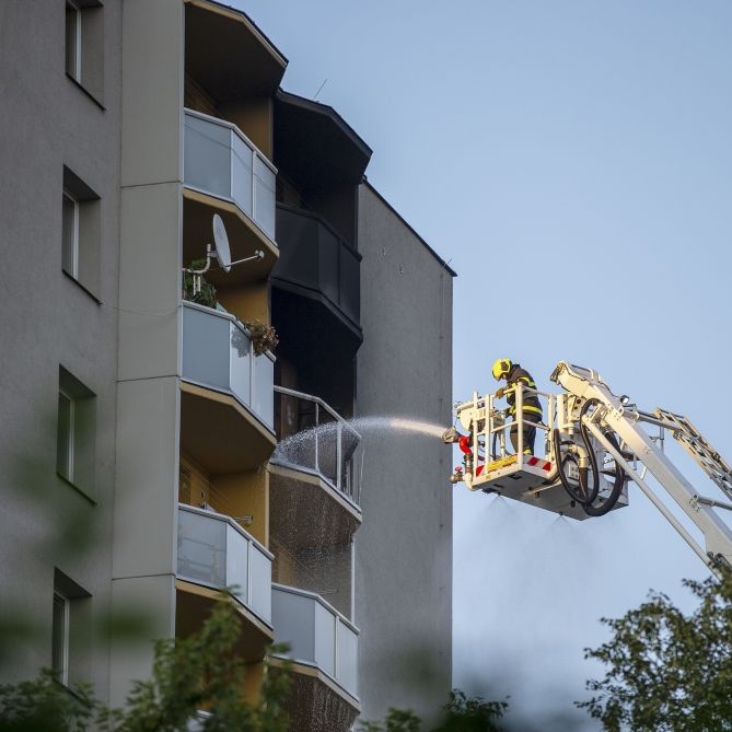 Elf Tote nach Feuer-Inferno in Hochhaus - Kinder auch Opfer Elf Tote nach Feuer-Inferno in Hochhaus - Kinder auch Opfer (Foto)