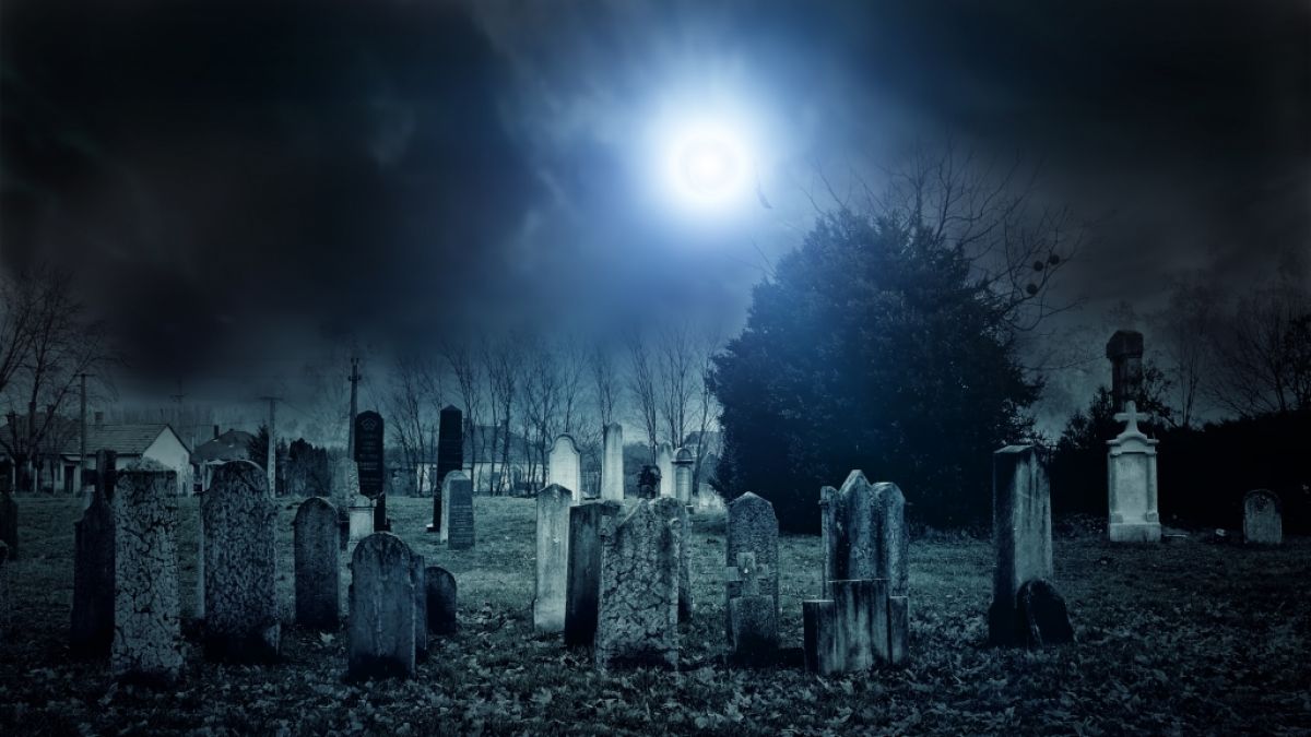 Zwei Jungen wurden auf einem Friedhof vergewaltigt und lebendig begraben. (Symbolfoto) (Foto)