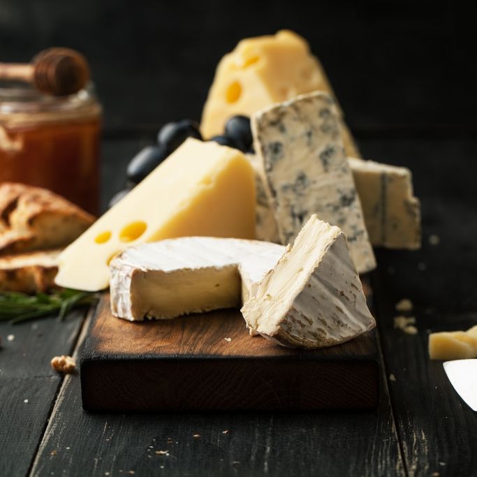 Mit Bakterien verseucht! Finger weg von DIESEM Käse Mit Bakterien verseucht! Finger weg von DIESEM Käse (Foto)