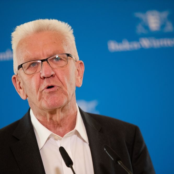 Einjähriges Kind nach Unfall mit Kretschmann-Kolonne gestorben Einjähriges Kind nach Unfall mit Kretschmann-Kolonne gestorben (Foto)