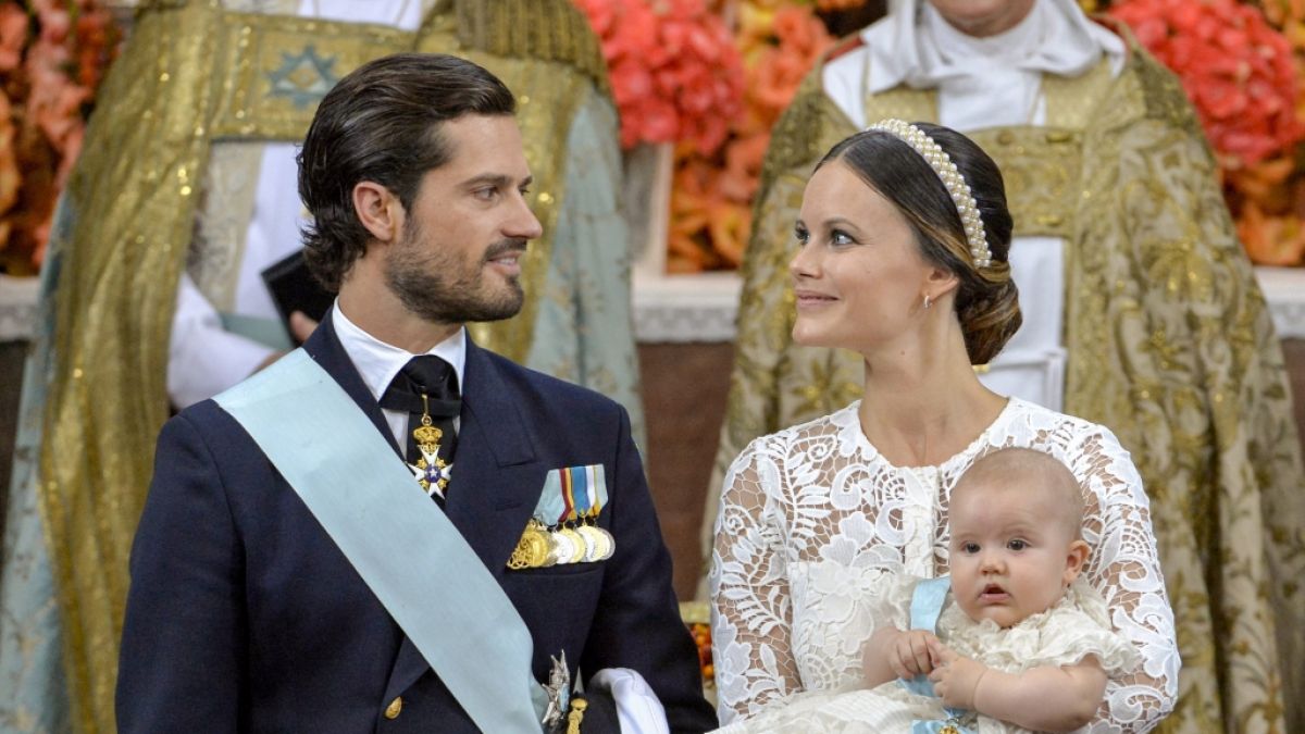 Bis Prinzessin Sofia von Schweden, hier mit Ehemann Prinz Carl Philip und Söhnchen Prinz Alexander, bei den Royals Fuß fassen konnte, war es ein langer Weg. (Foto)