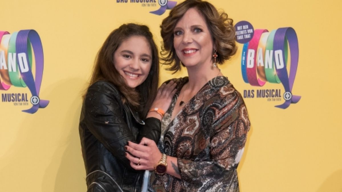 Daniela Büchner, hier mit ihrer Tochter Jada bei einer Musical-Premiere (Foto)