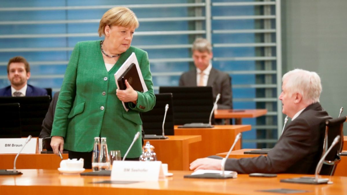 Kanzlerin Merkel und Innenminister Seehofer einigten sich auf die Aufnahme von 1.500 Geflüchteten von Moria. Auf Twitter entbrennt eine hitzige Debatte. (Foto)