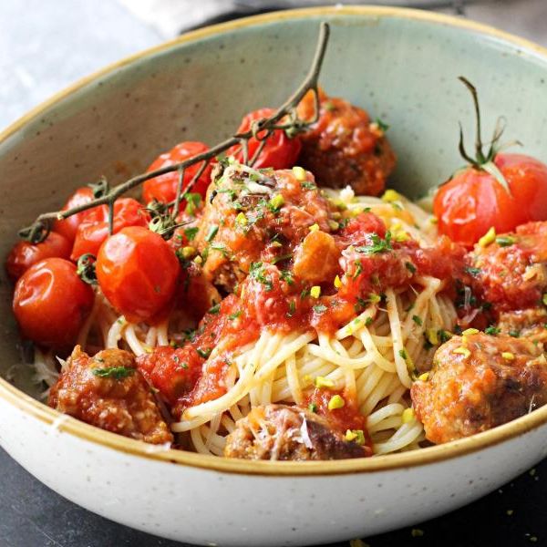 Pasta mit Meatballs in Tomatensoße Pasta mit Meatballs in Tomatensoße (Foto)