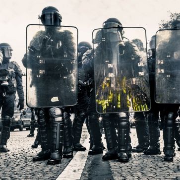 Brauner Shitstorm! SO krass reagiert Twitter auf den Polizei-Skandal Brauner Shitstorm! SO krass reagiert Twitter auf den Polizei-Skandal (Foto)