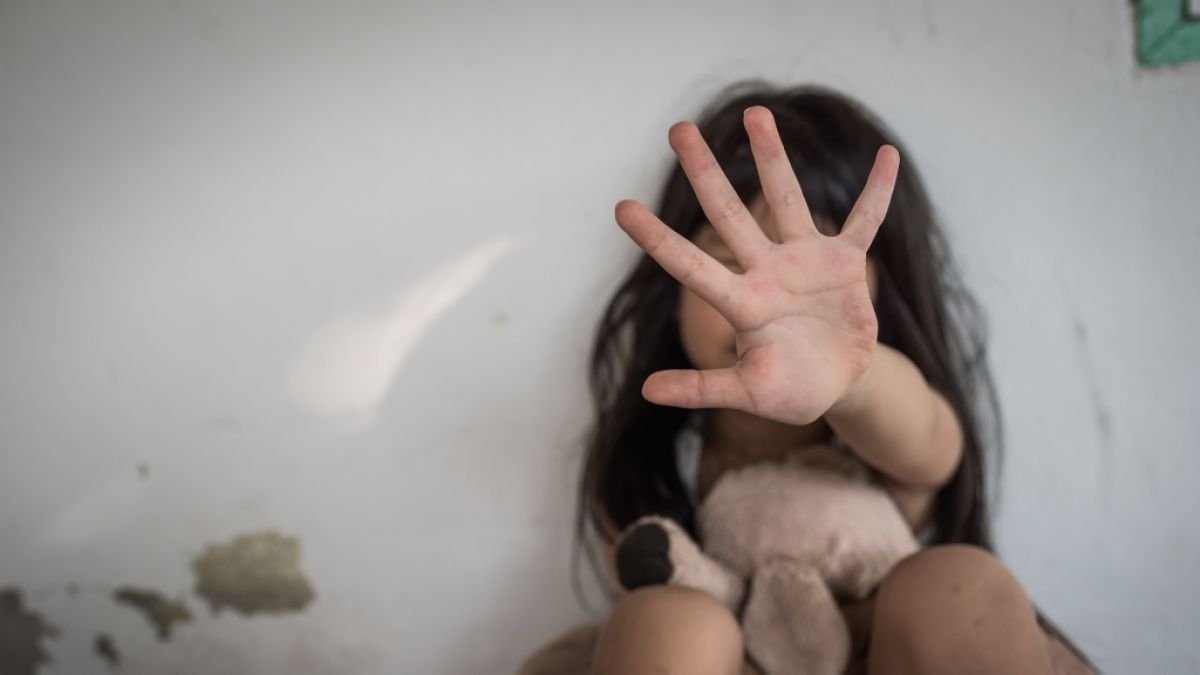In den USA hat eine Frau ein Mädchen missbraucht und sich dabei gefilmt. (Symbolfoto)  (Foto)
