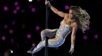Jennifer Lopez vertickt Schuhe auf ihre eigene Art und Weise.