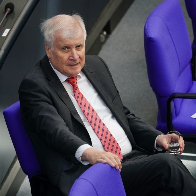 Rücktritt gefordert! DARUM soll Horst Seehofer sein Amt abgeben (Foto)