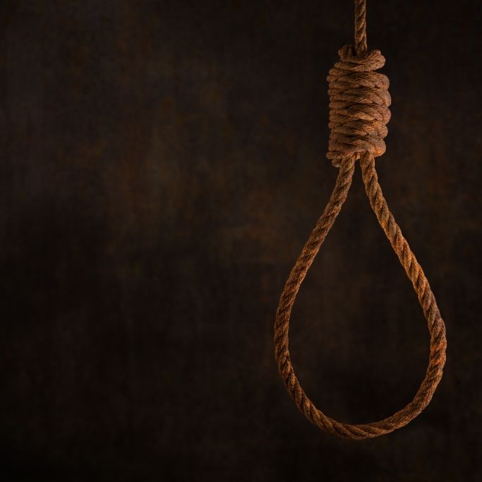 Unter Brücke erhängt! Familienvater kündigt Suizid bei Facebook an