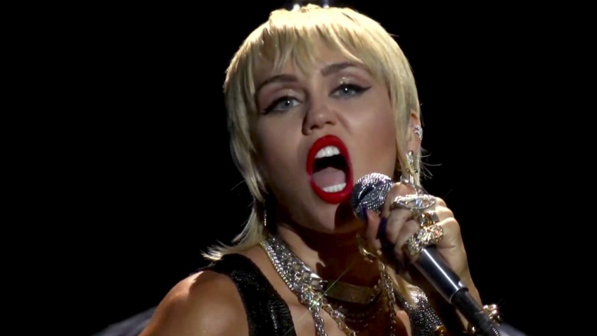 Miley Cyrus macht wieder einmal ihre Fans verrückt. (Foto)