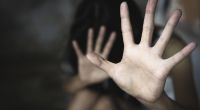 Ein Pädophiler hat zwei 5-Jährige missbraucht.