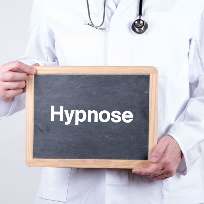Hypnose-Arzt vergeht sich an Patienten, während sie in Trance standen