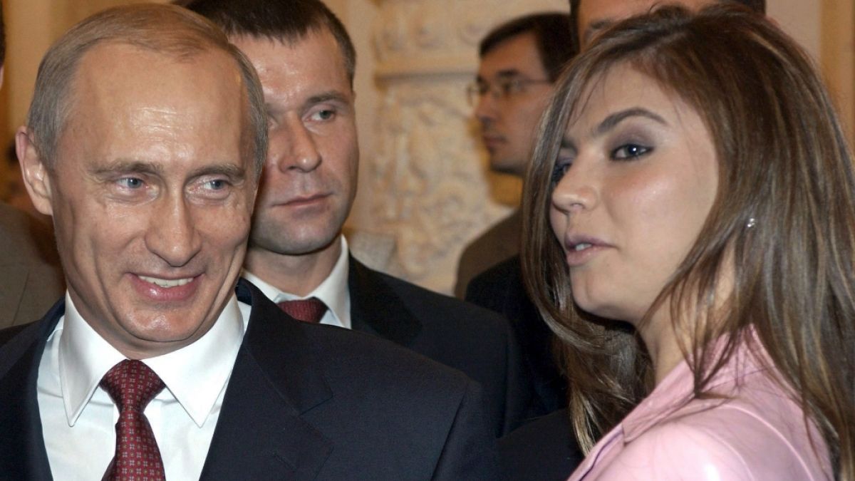 Der russische Präsident Wladimir Putin und die Turnerin Alina Kabajewa bei einem Empfang im Moskauer Kreml. (Foto)