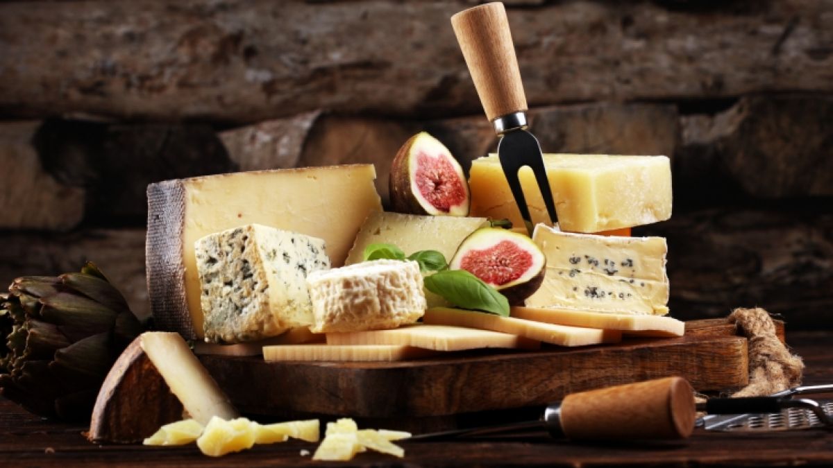 Aldi sieht sich im Oktober 2020 gezwungen, beliebte Käse-Produkte aus seinem Sortiment zurückzurufen (Symbolbild). (Foto)