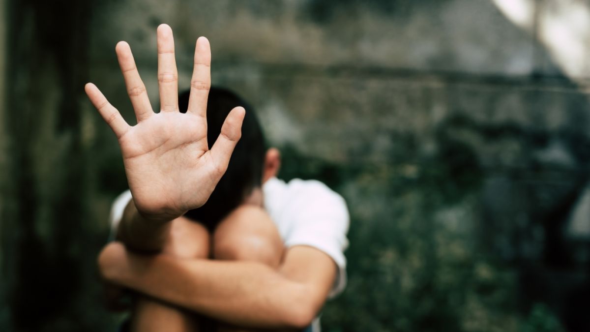 Drei Schwestern aus Australien wurden von ihrem Vater jahrelang sexuell missbraucht - jetzt wurde der Täter zu einer lächerlich milden Strafe verurteilt (Symbolbild). (Foto)