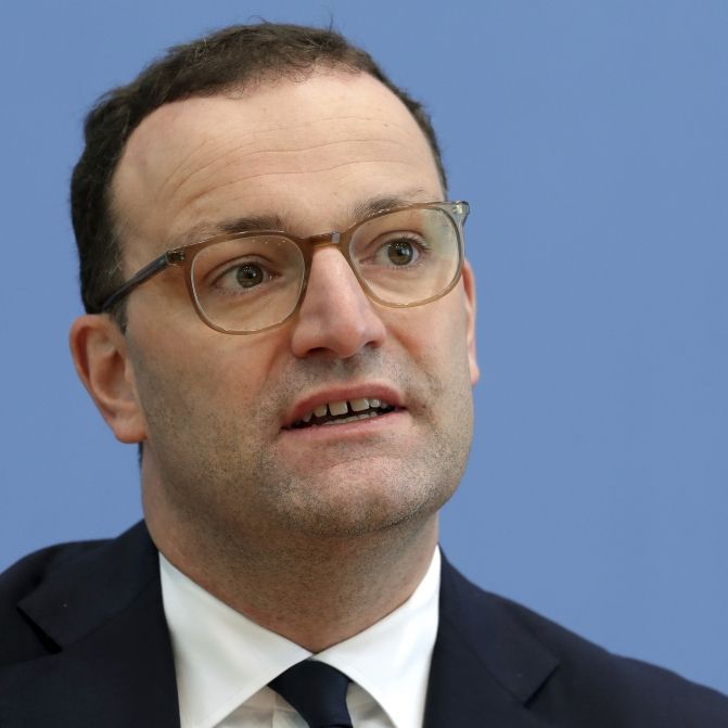 7.334 Neuinfektionen! Spahn rechnet mit Ende des Beherbergungsverbots 7.334 Neuinfektionen! Spahn rechnet mit Ende des Beherbergungsverbots (Foto)