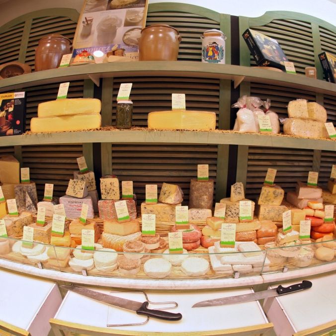 In ganz Deutschland! Hersteller ruft Käse wegen Metallteilen zurück
