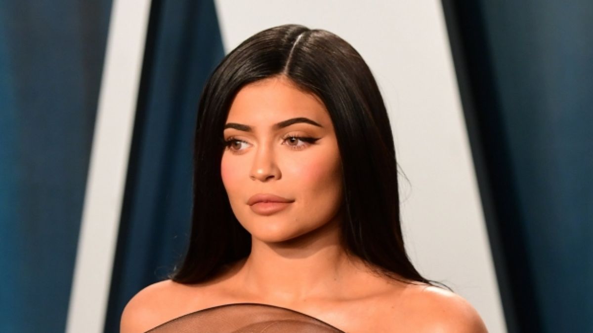 Kylie Jenner überraschte ihre Fans auf Instagram mit einem kecken Kurzhaar-Look. Doch die neue Frisur gefiel nicht jedem. (Foto)