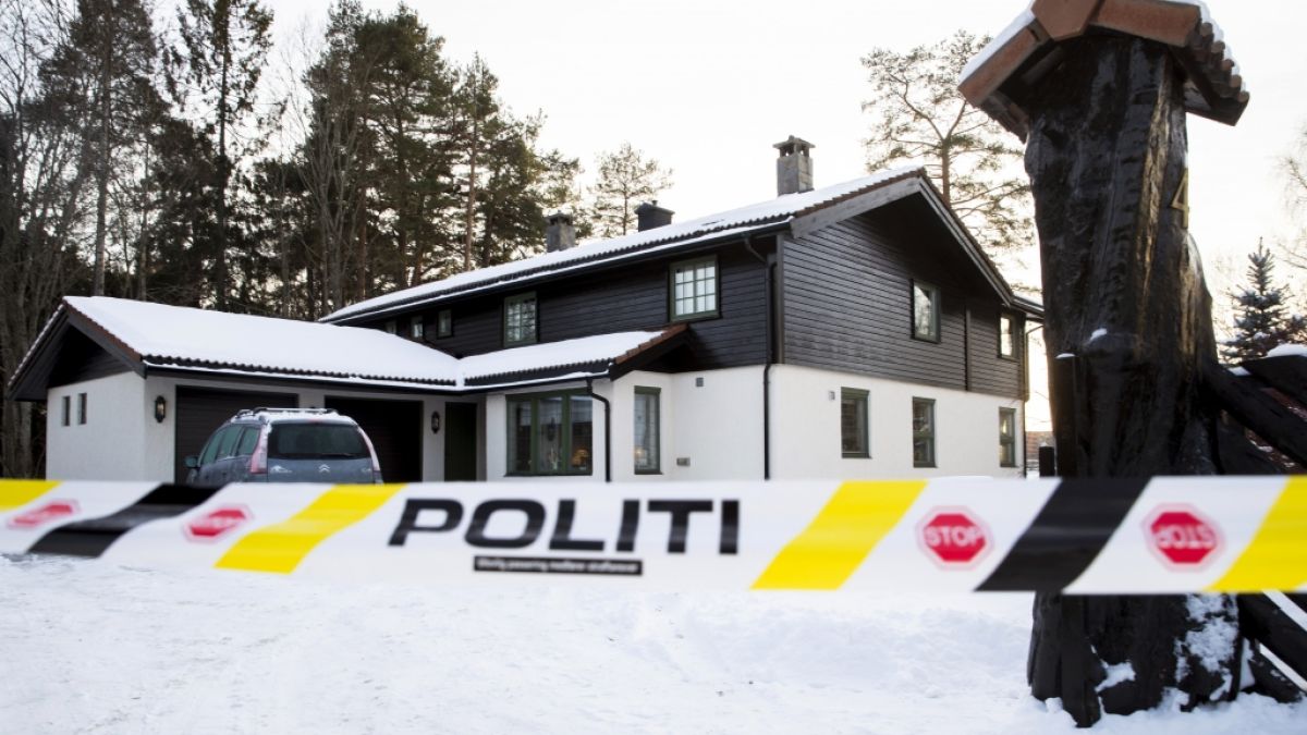Blick auf das abgesperrte Haus des norwegischen Multimillionärs Tom Hagen, dessen Frau mutmaßlich entführt wurde. (Foto)