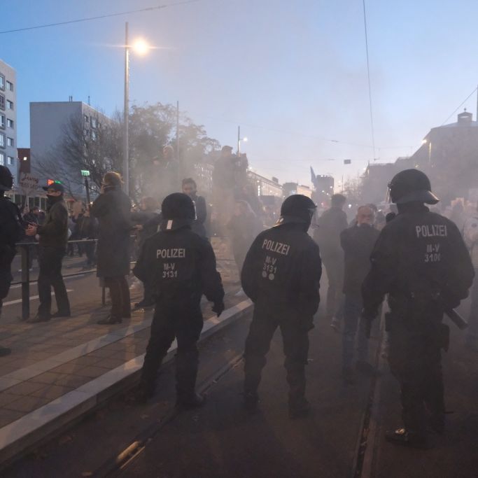 Nach Demo-Debakel! Wöller und Kretschmar verteidigen Polizei 