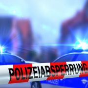 In Marl (NRW) wurde eine tote Frau und ein schwer verletzter Junge in einer Wohnung aufgefunden. In Marl (NRW) wurde eine tote Frau und ein schwer verletzter Junge in einer Wohnung aufgefunden.