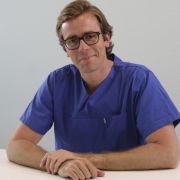 Dr. Johannes Wimmer hat bereits das Grab für seine totkranke Tochter ausgesucht. Dr. Johannes Wimmer hat bereits das Grab für seine totkranke Tochter ausgesucht.