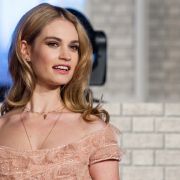 Lily James soll aktuell halb Hollywood den Kopf verdrehen. Lily James soll aktuell halb Hollywood den Kopf verdrehen.