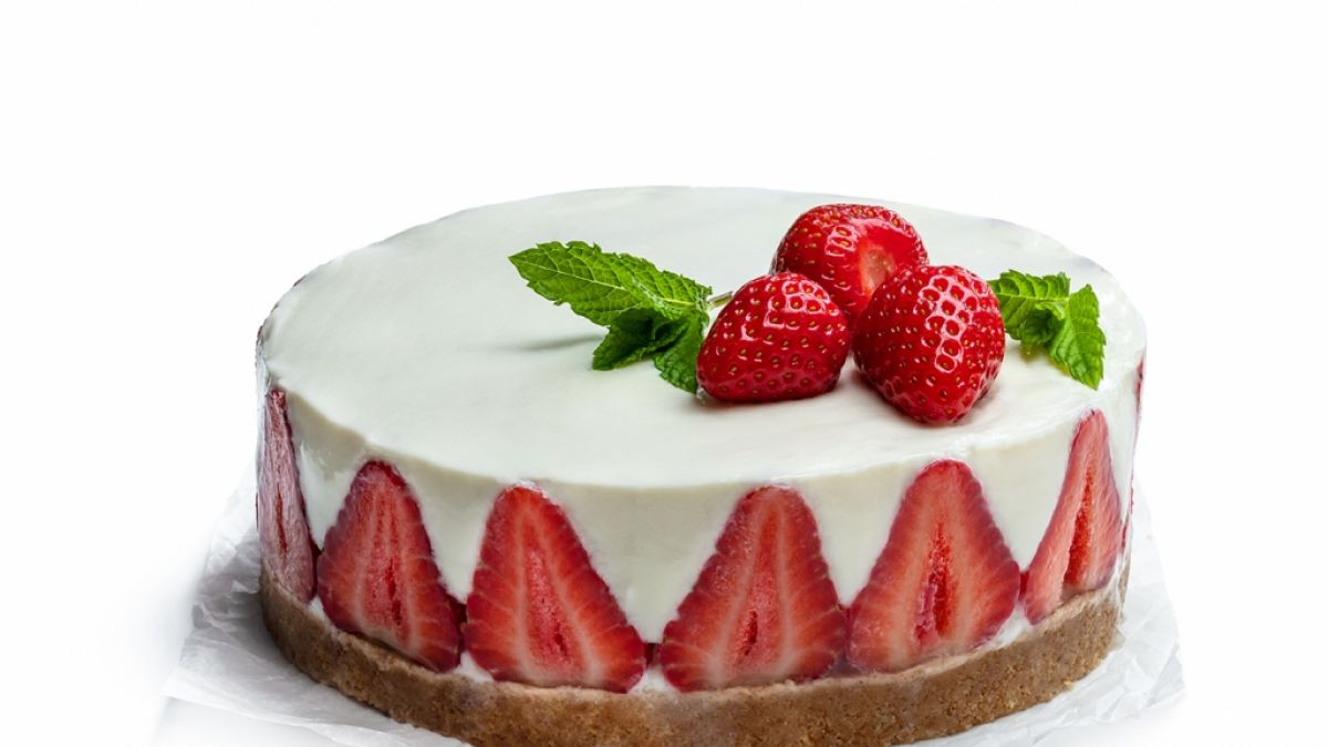 No-Bake-Cheesecake mit Erdbeeren ist nicht nur lecker, sondern auch ganz einfach selbst gemacht. (Foto)