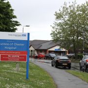 Zum wiederholten Male ist im nordenglischen Chester am Dienstag eine Krankenpflegerin wegen der mutmaßlichen Tötung mehrerer Babys festgenommen worden. Zum wiederholten Male ist im nordenglischen Chester am Dienstag eine Krankenpflegerin wegen der mutmaßlichen Tötung mehrerer Babys festgenommen worden.