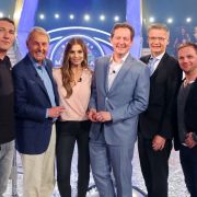 Wer wird Millionär am 10.11.2020 auf RTL - v.l.: Stefan Kretzschmar, Jörg Wontorra, Laura Wontorra, Dr. Eckart von Hirschhausen, Moderator Günther Jauch und Ralf Schmitz. Wer wird Millionär am 10.11.2020 auf RTL - v.l.: Stefan Kretzschmar, Jörg Wontorra, Laura Wontorra, Dr. Eckart von Hirschhausen, Moderator Günther Jauch und Ralf Schmitz.