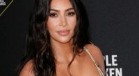 Kim Kardashian zeigt sich in ungewöhnlicher Pose.