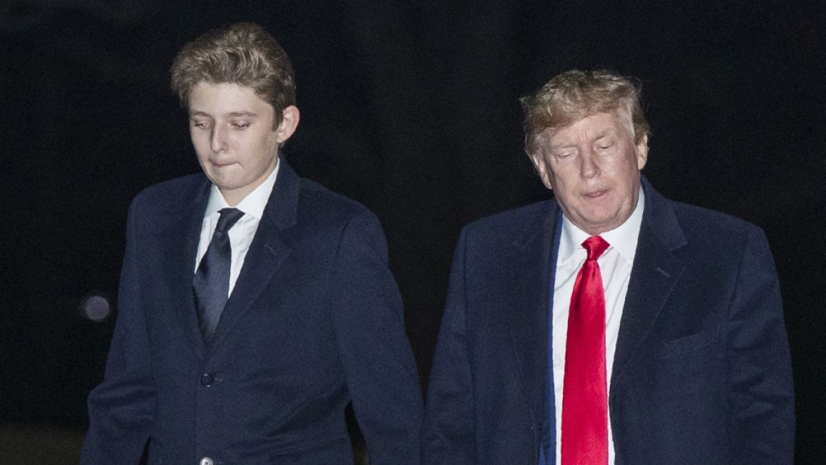 Der Blick von Trumps Sohn Barron ist meist gesenkt. (Foto)